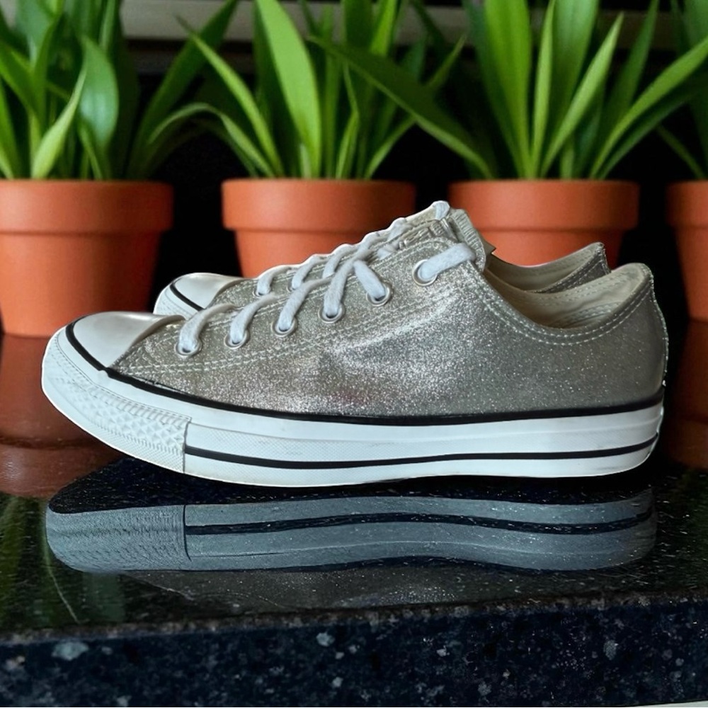 Converse All Star Women's Silver glitter shiny  metallic Sneakers size 9.5